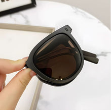 Folding sunglasses for women with a high-end feel